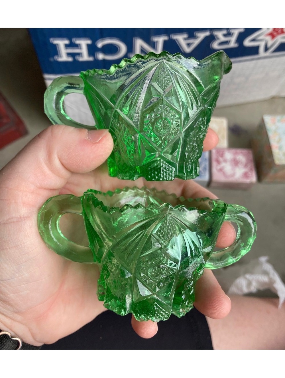 Eaog green whirling star cream and sugar set